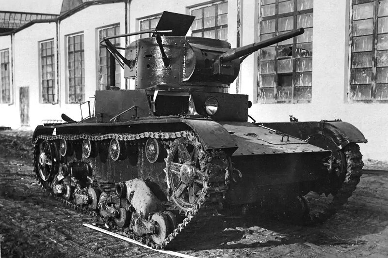 Фото периода 1937-1945-х гг., снятое на территории Автобронетанкового ремонтного завода №105, найденное в интернете. Первоисточник неизвестен.