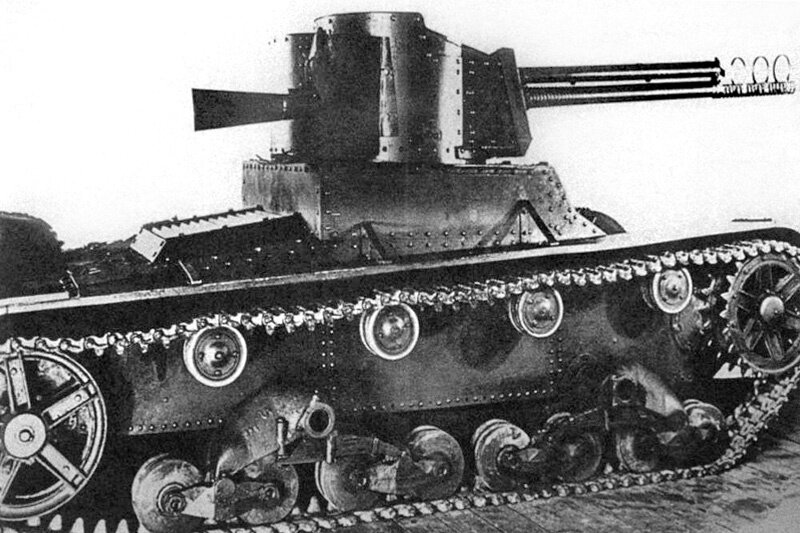 Фото Т-26 со станком конструкции Курчевского из книги "Т-26. Тяжёлая судьба лёгкого танка".