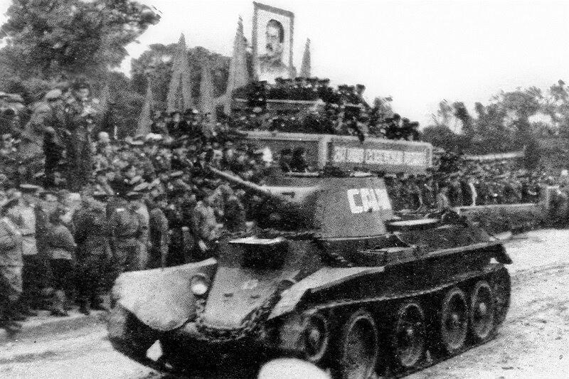 Фотография танка БТ-7 с Парада Победы в Харбине, найденная в интернете на форуме РККА.