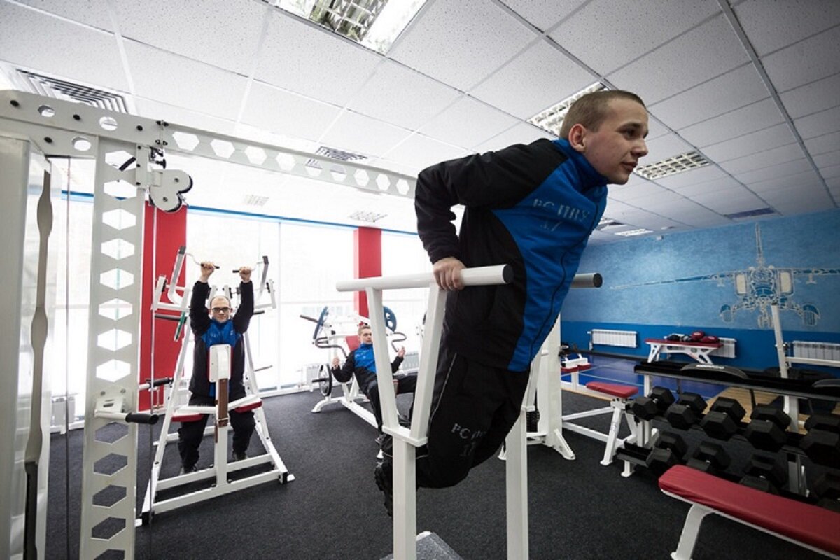 Ооо джим. Помещение для тренажерного зала. Lagom Gym Екатеринбург. Тренажерный зал ММУ. Тренажерный зал картинка для объявления.