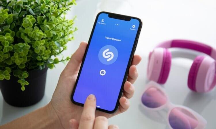    Распознавание музыки на Айфоне можно запустить несколькими разными способами. Изображение: themusicnetwork.com