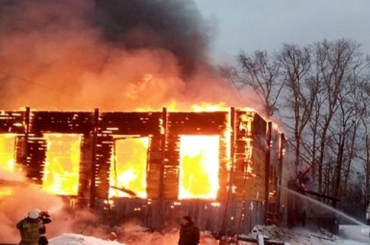    В Прикамье в страшном пожаре погиб взрослый, ребёнка вынесли через окно