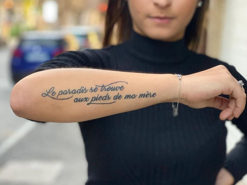 Mea vita et anima es. Тату надписи. Тату надпись на руке. Татуировки надписи для девушек. Надписи на руке для девушек
