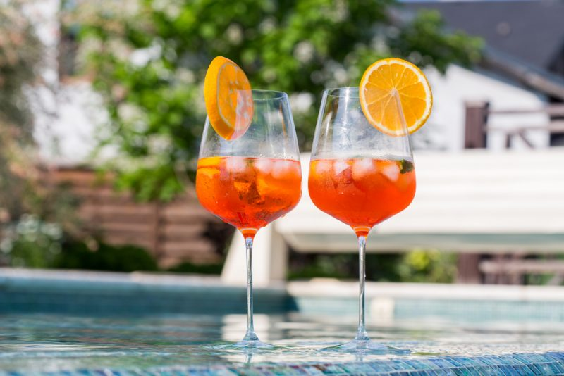 Ligare aperitivo spritz. Апероль шприц. Апероль шприц коктейль. Коктейль шприц Апероль классический. Апероль Спритц коктейль.