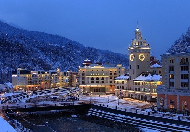 Источник: https://poravalit.info/otdyh-zimoj-v-sochi-lyzhi-gory-krasota/ 