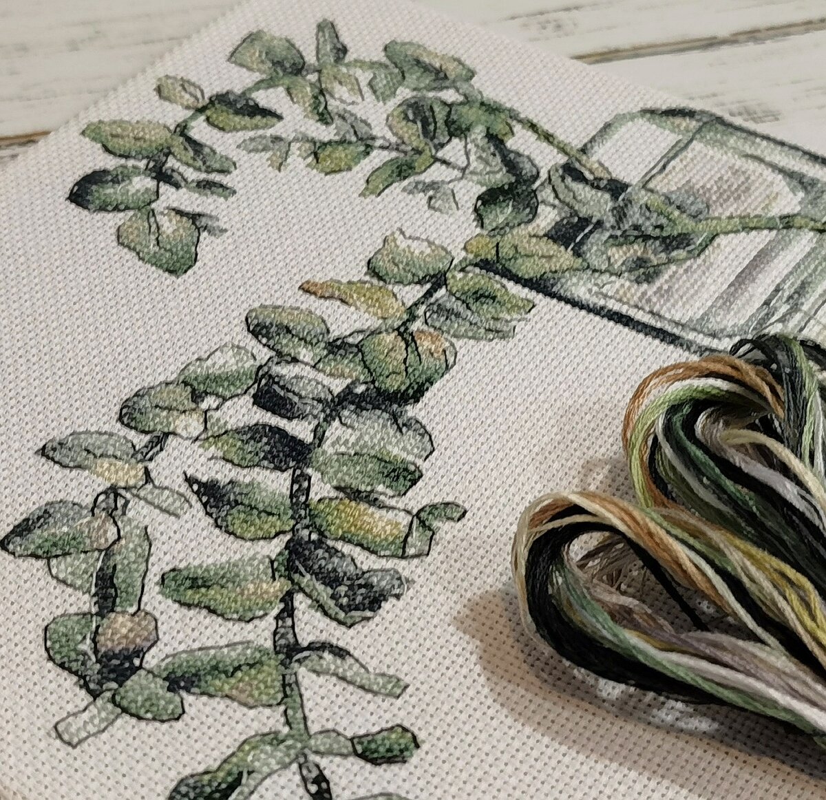 Готовая вышивка крестиком "Эвкалипт"