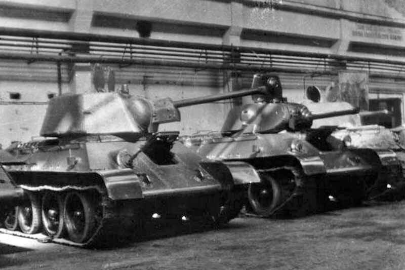 Фото 1944 г., снятое в цехе Автобронетанкового ремонтного завода №105, найденное в интернете. Первоисточник неизвестен.
