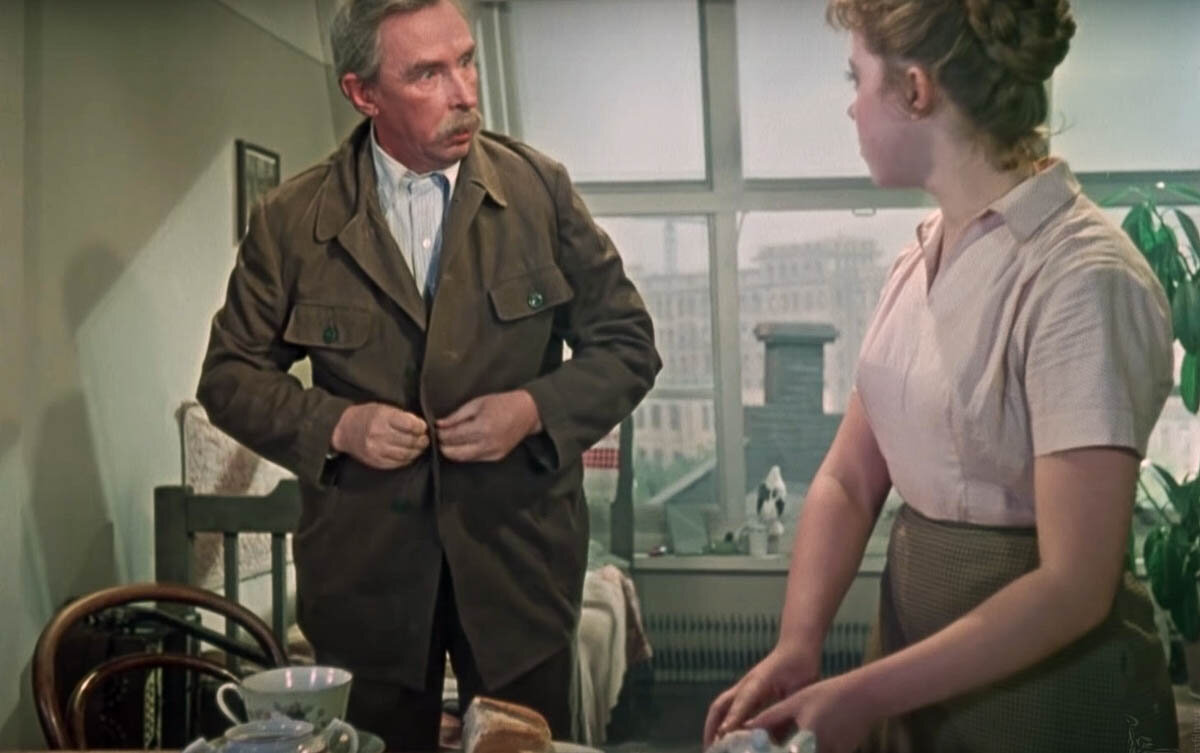 А вы знаете, что автор повести "Девчата" Борис Бедный позаимствовал многие сюжетные ходы из популярнейшего советского фильма, вышедшего на экраны в 1957 году? Но обо всем по порядку.