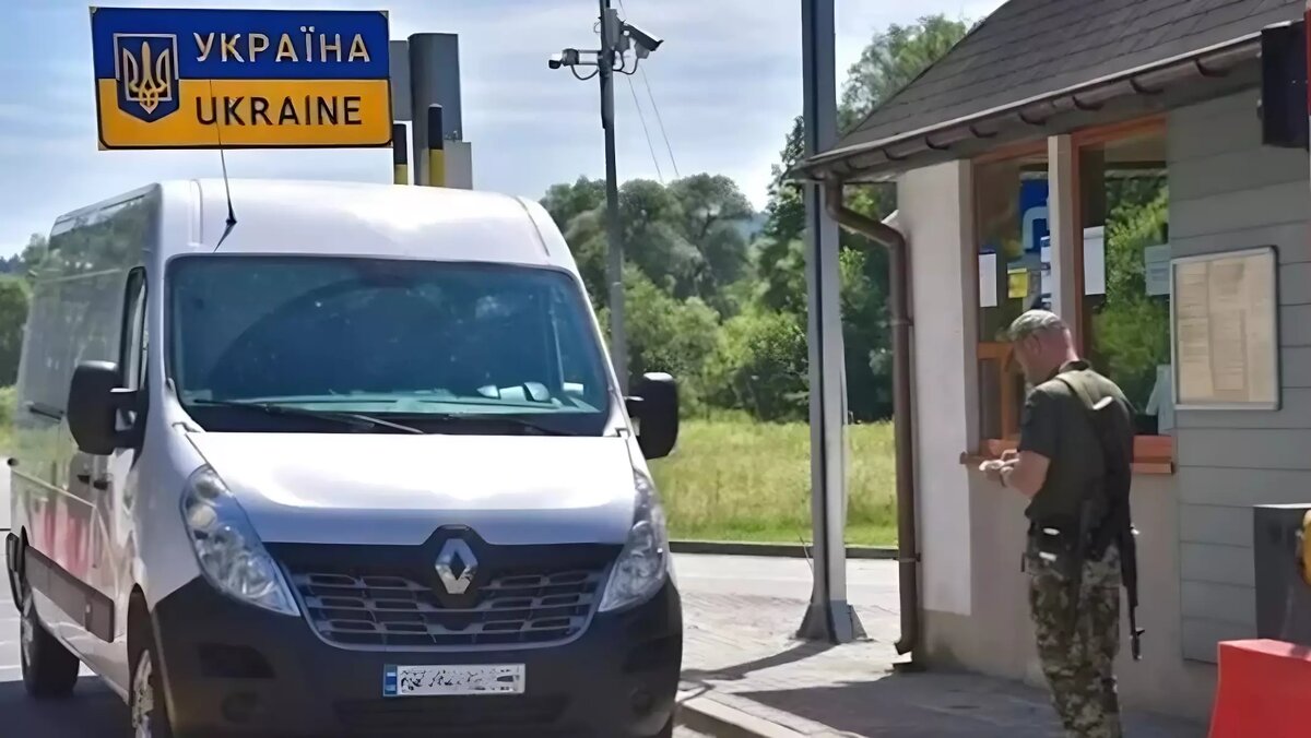     Украинцы призывного возраста пытаются бежать за границу, заключая фиктивные браки с многодетными матерями и женщинами-инвалидами. Таких случаев становится все больше.