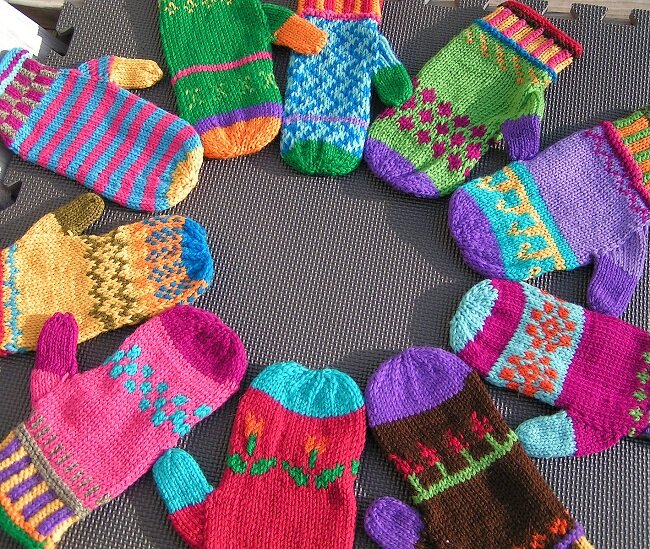    Разноцветные варежки спицами   
Источник: Colleen Brooks