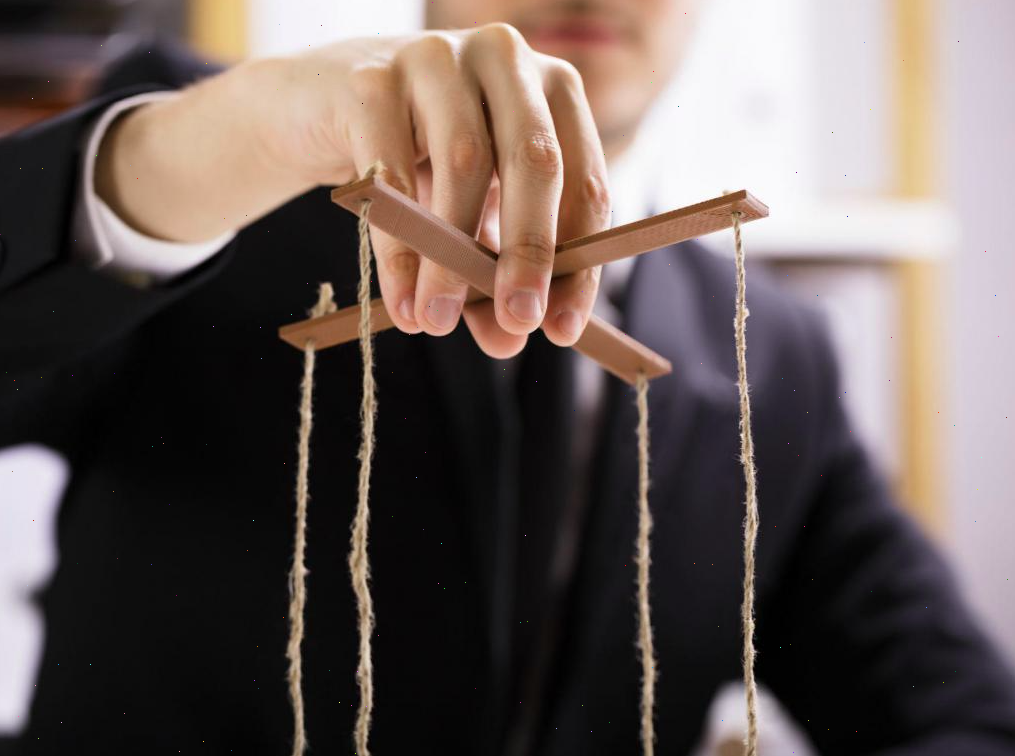 Если в вашем окружении есть манипулятор, то ему лучше сразу отказать в его сомнительных предложениях