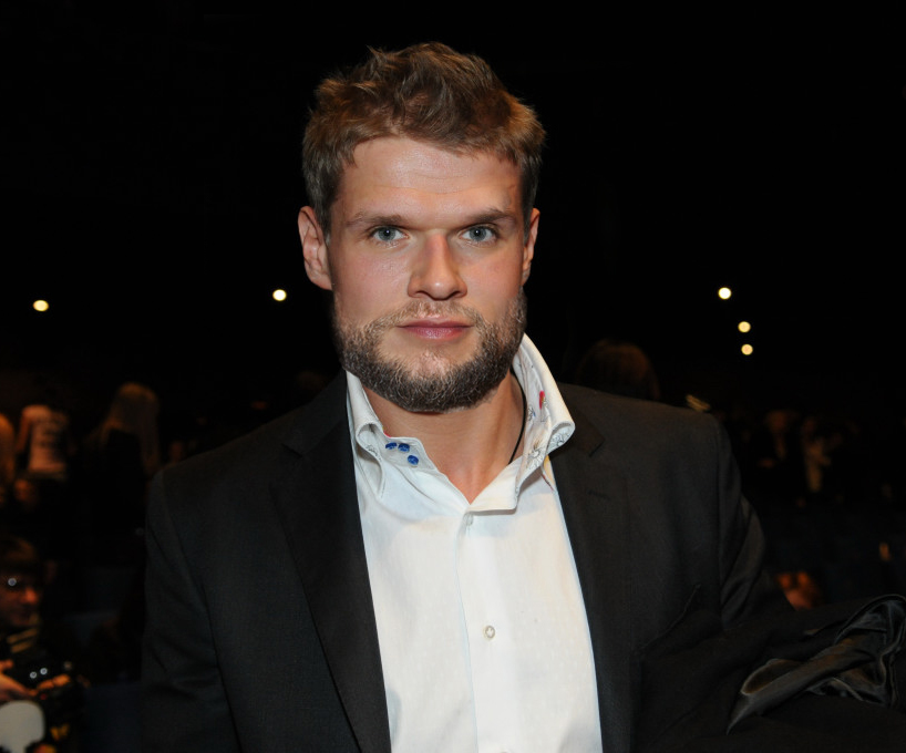 Владимир яглыч 2020. Под прикрытием 2012г. Виктор яглыч. Владимир яглыч. Владимир яглыч команда б.