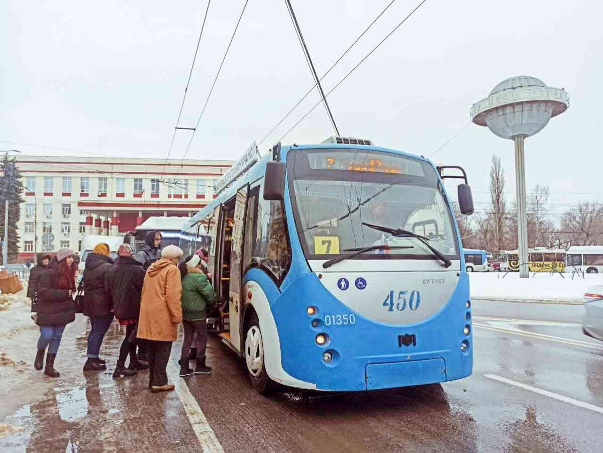 По Воронежу курсируют новогодние троллейбусы, исполняющие желания |  Горком36 | Воронеж | Дзен