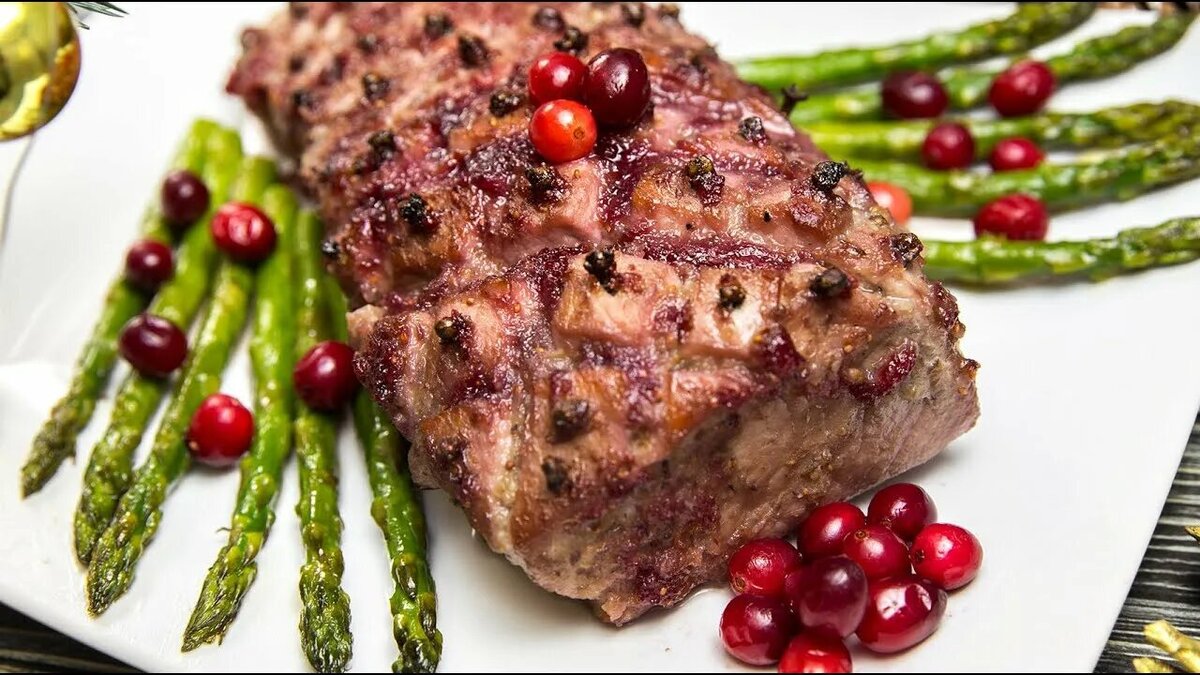 классические новогодние блюда. рождественский гусь. зимние блюда. горячее на новый год без мяса. новогодние блюда.