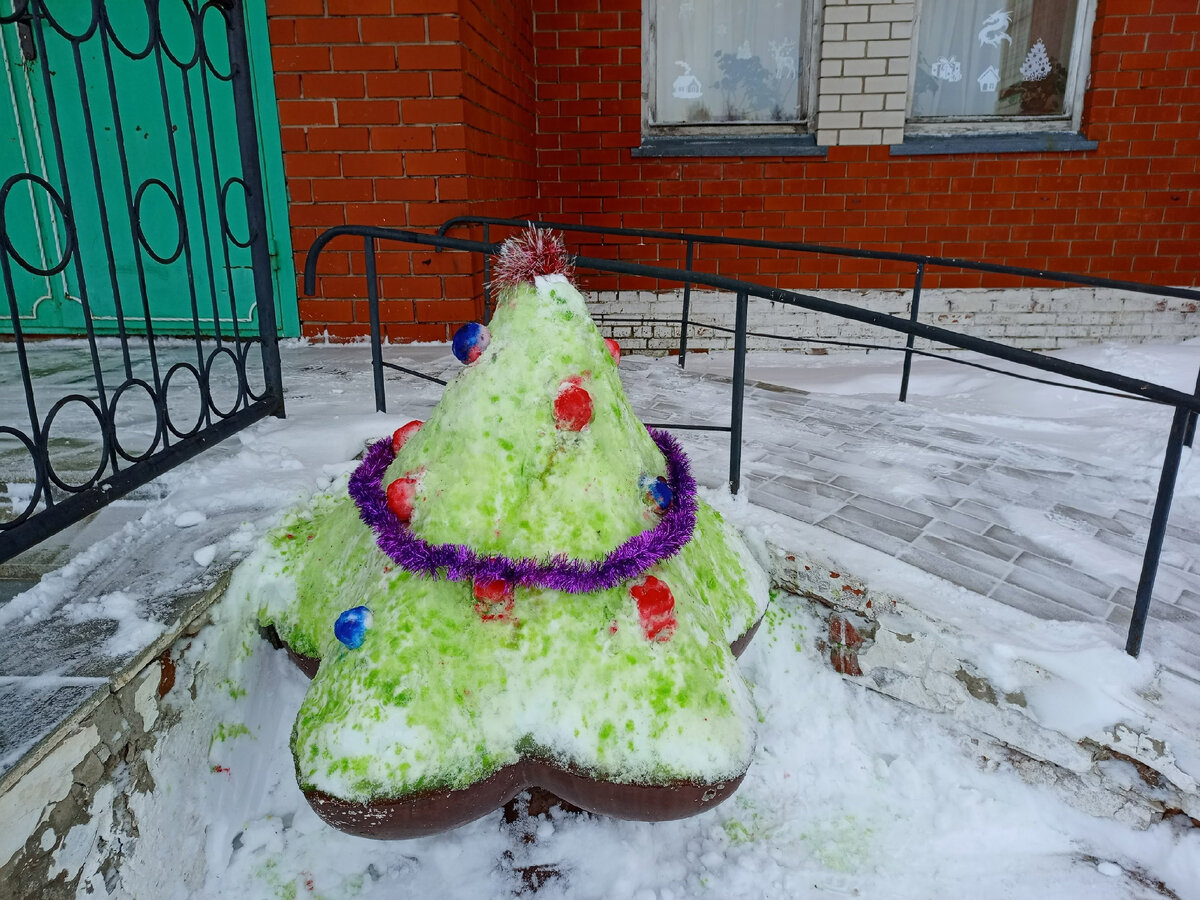 Не менее симпатичного дракона изваяли из снега работники Большетарханского  ДК | Новости Тетюш | Дзен