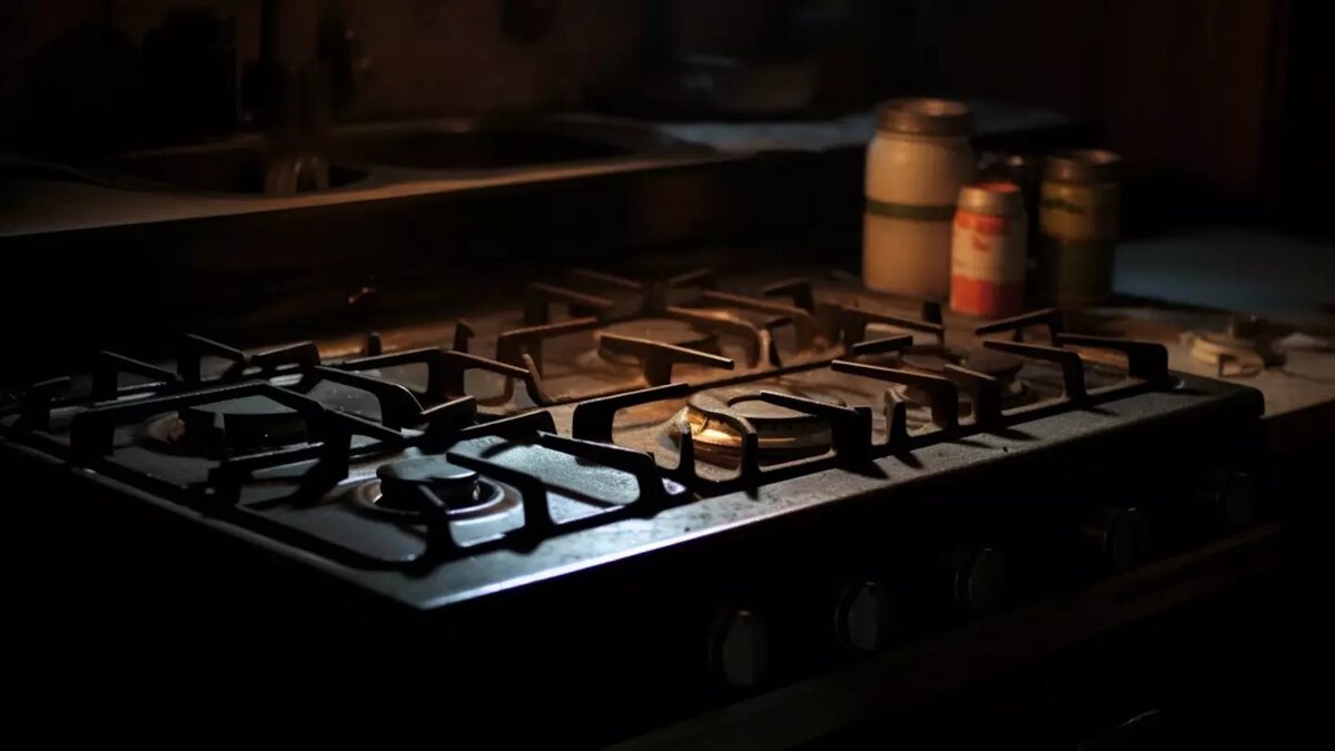     Взрыв газа в доме №7 по улице Центральной мог произойти из-за самовольного подключения к газовой трубе. Об этом пишет Telegram-канал Mash Iptash.