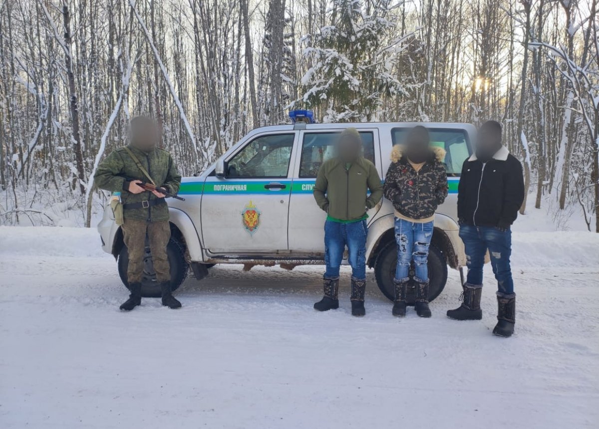    Иностранец хотел за деньги перевезти африканцев через псковскую госграницу