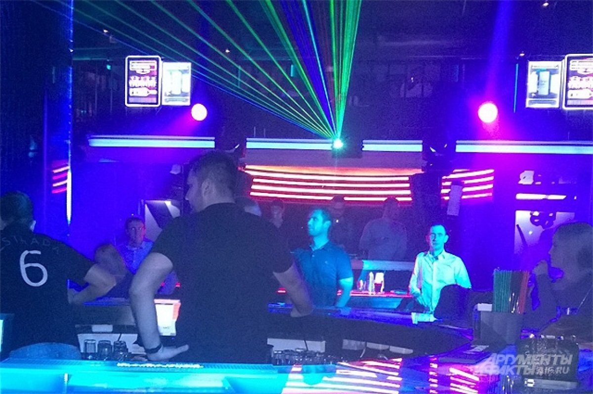    Охранник ночного клуба в Екатеринбурге похитил 110 тысяч у посетителя