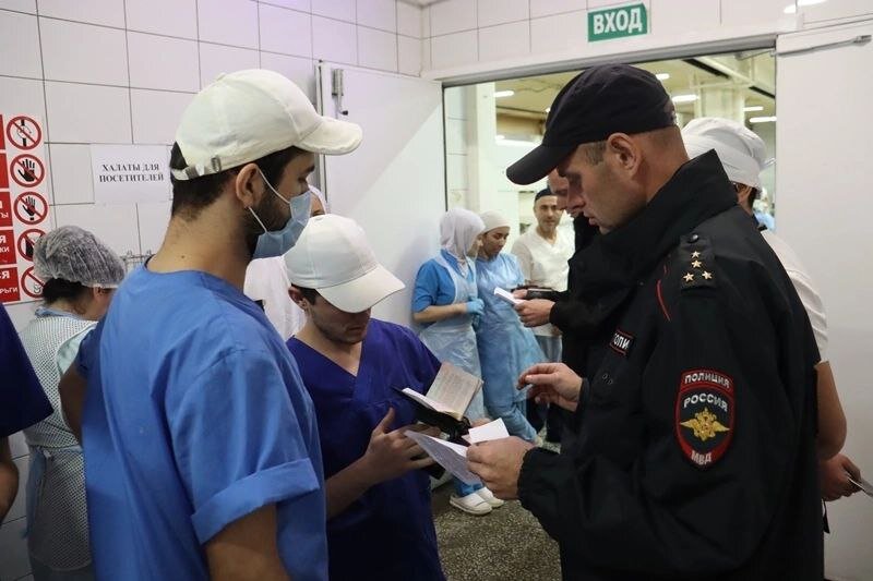 В Магнитогорск, как и в другие города Челябинской области, тоже валом валят мигранты. Фото: ГУ МВД России по Челябинской области.