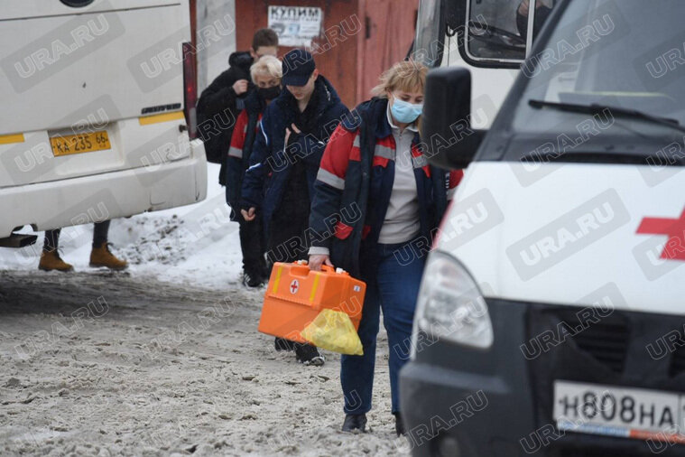    Парень добрался до скорой сам