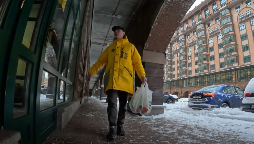 Рейтинг лучших курьерских вакансий - курьеры Яндекс Еды