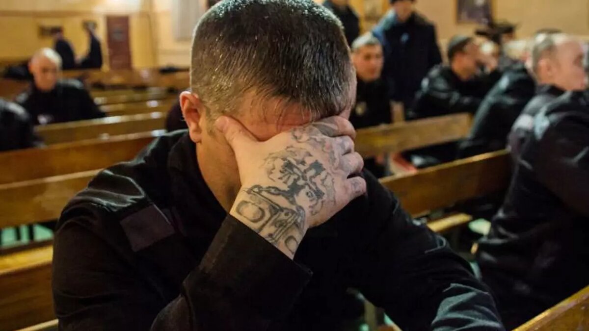     В декабре 2014 года суд ХМАО-Югры приговорил гражданина к 12 годам колонии строгого режима. Его ходатайство о досрочном освобождении не удовлетворено, потому что он продолжил покушаться на половую неприкосновенность в тюрьме, а так же не предпринял мер к сглаживанию ущерба.