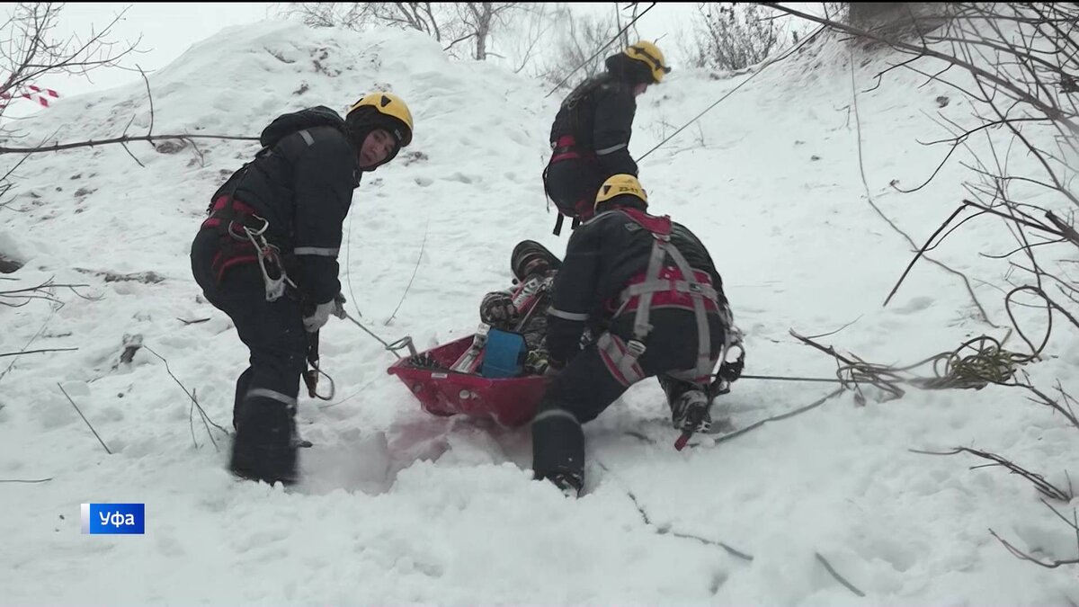    Рыбака спасли, лыжника эвакуировали: в Уфе прошла итоговая годовая проверка работы спасателей