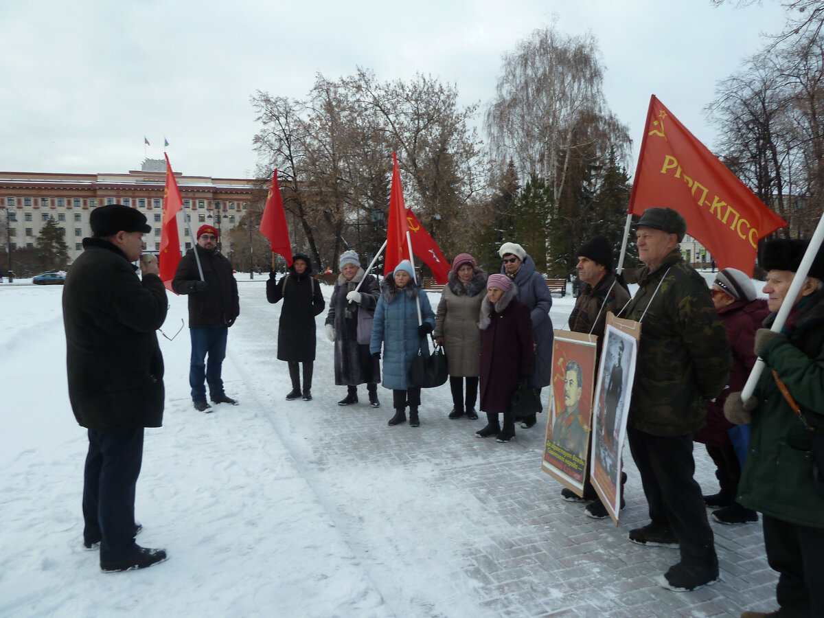 21 декабря не простая дата в календаре. В этот день 144 года назад в мир пришёл Иосиф Виссарионович Джугашвили. Но всему миру он известен под более лаконичным именем: товарищ Сталин!