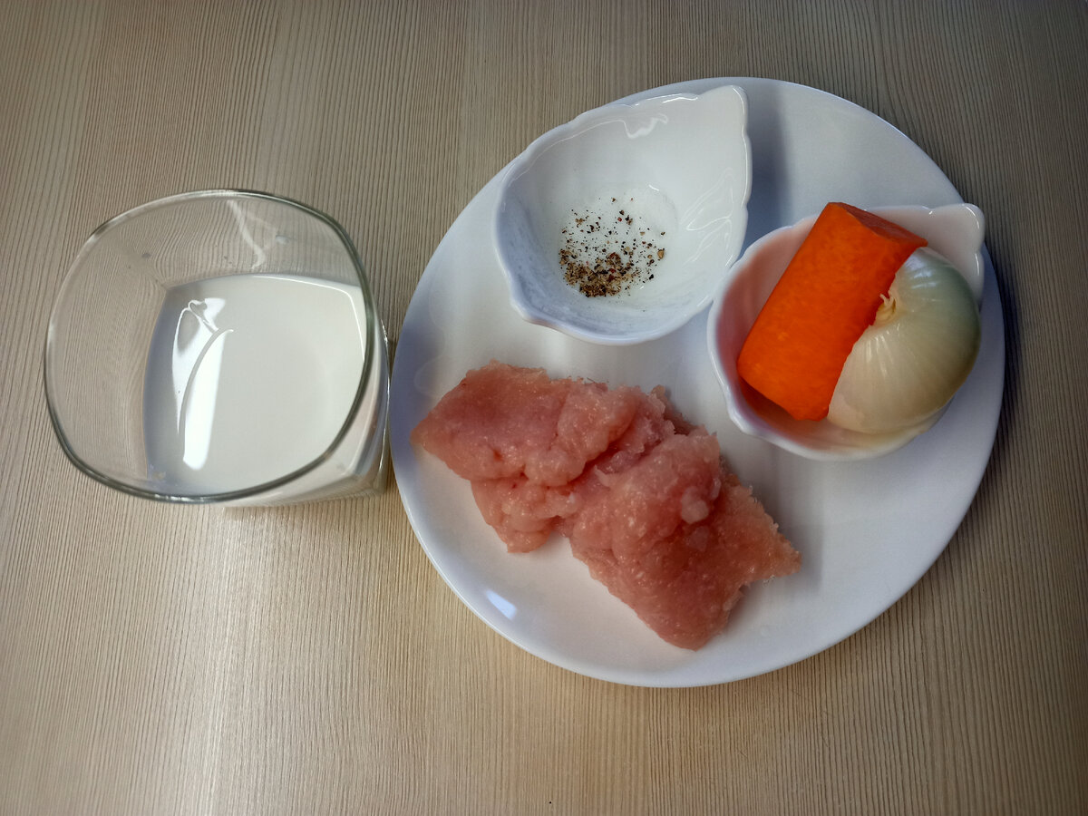 Ингридиенты для приготовления куриной грудки в сливках с овощами