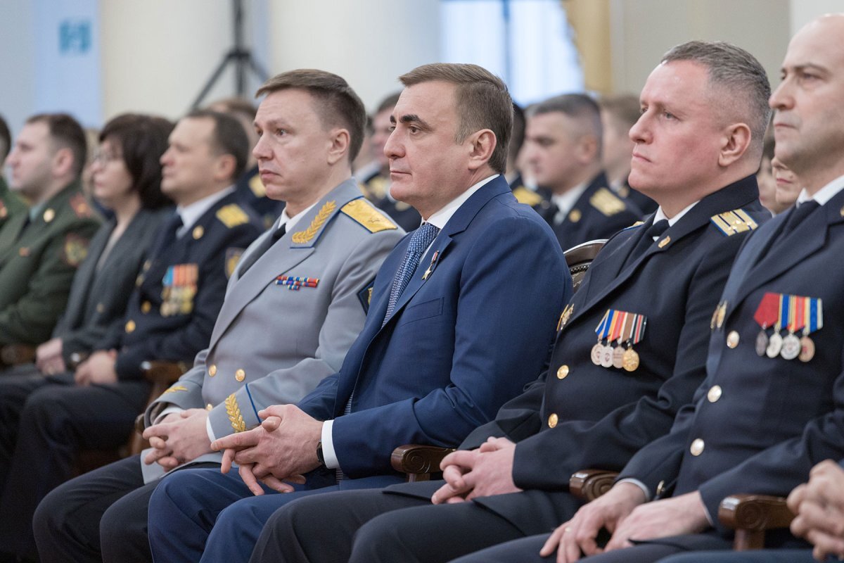   В Туле сотрудникам УФСБ вручили награды
