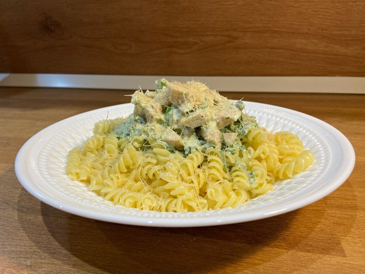 Паста альфредо с кальмаром Ультрамарин