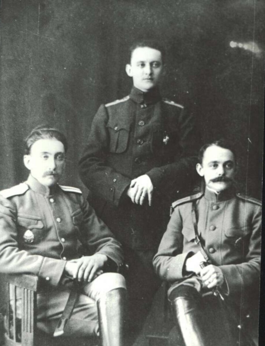 Рис.3. Николай, Константин, Виктор Фон-Эзерские перед отправкой на фронт