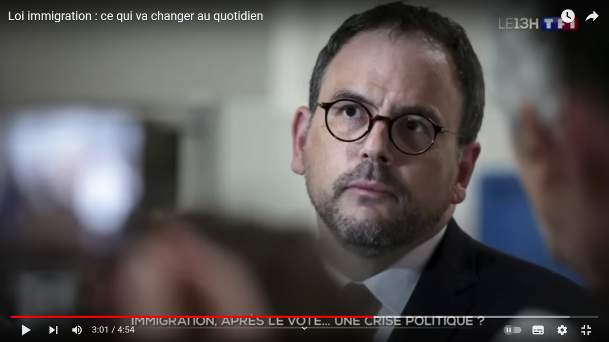 Министр здравоохранения Орельен Руссо. Скриншот из передачи на TF1 с канала телекомпании в YouTube.