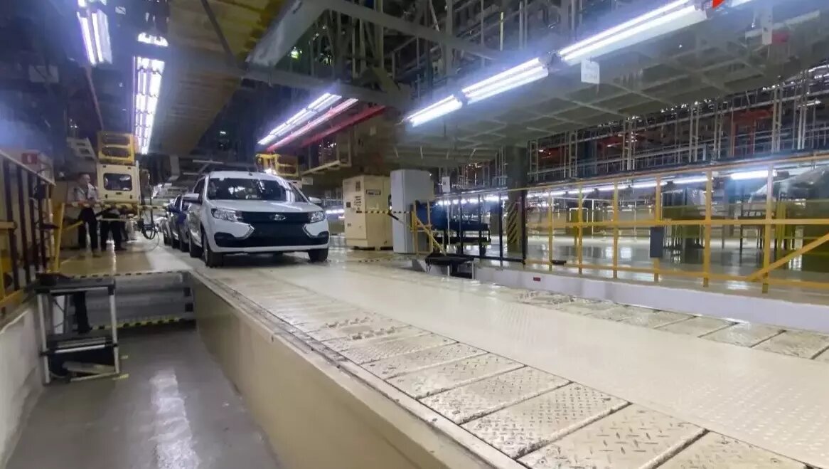     Ижевский автозавод (входит в АО «АвтоВАЗ») остро нуждается в кадрах для выпуска электромобилей Lada Largus, производство которых открыли на предприятии 15 декабря. Об этом на своих страницах в соцсетях рассказал глава Удмуртии Александр Бречалов.