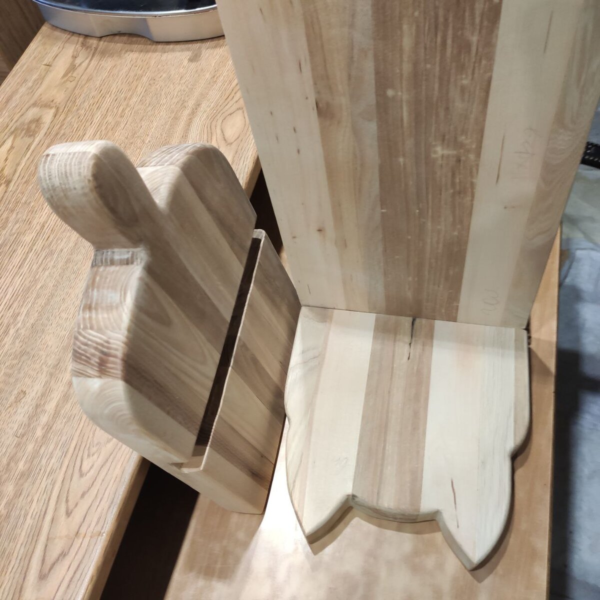 Фрезерование в боковых частях скамейки