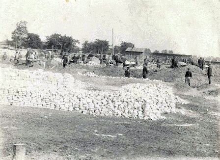 Закладка фундамента здания школы.