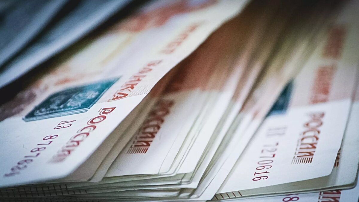    Реальная зарплата вместе с тем увеличивается не с такой стремительной скоростью.
