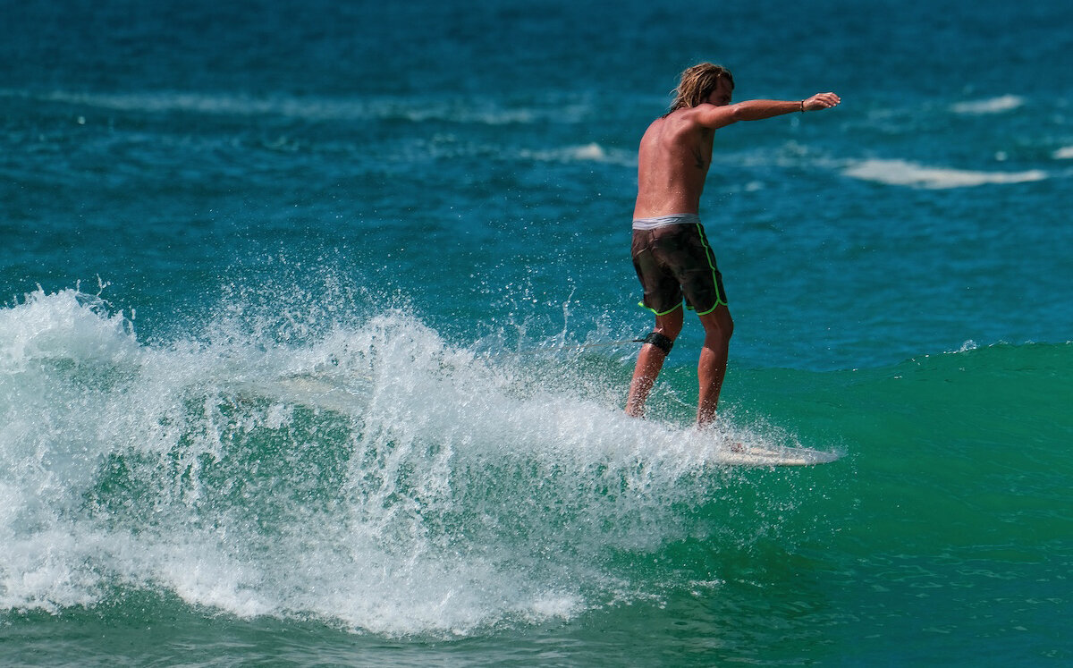 White surfing beach шри ланка