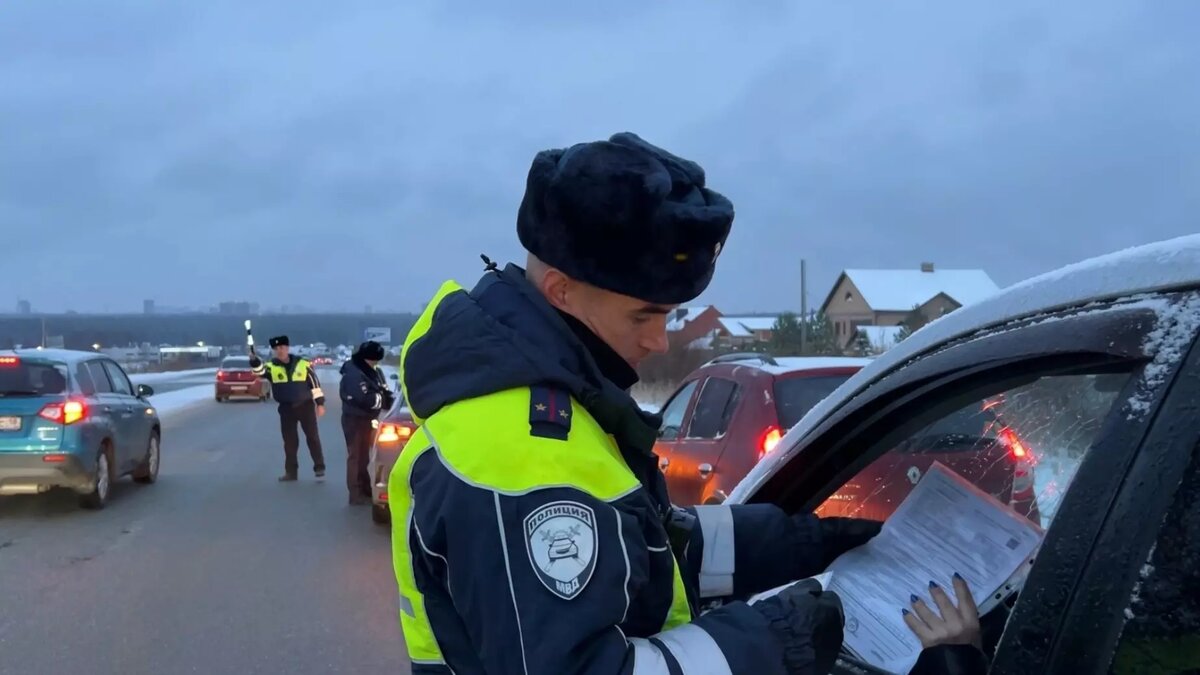     С 22 по 24 декабря Госавтоинспекция Удмуртии проведет массовые проверки водителей.