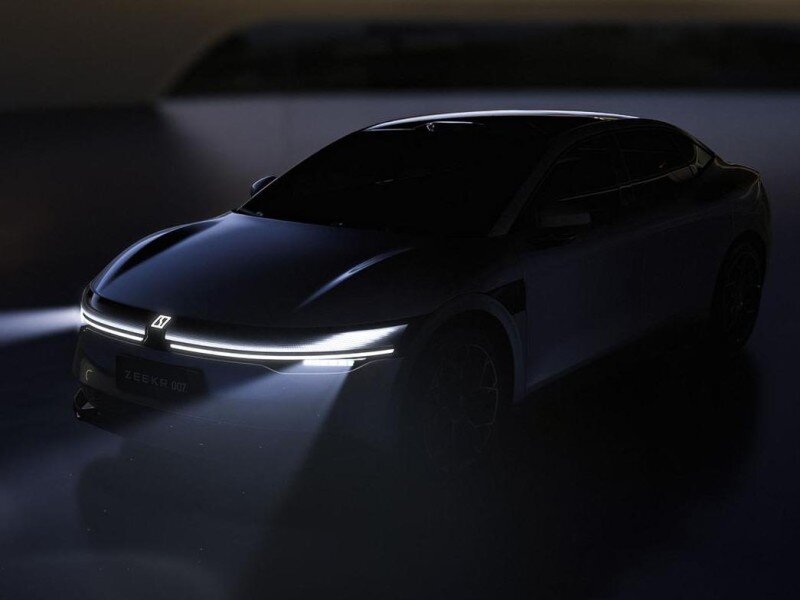    Премиальный электроседан Geely Zeekr 007 может проехать почти 900 км на одном заряде