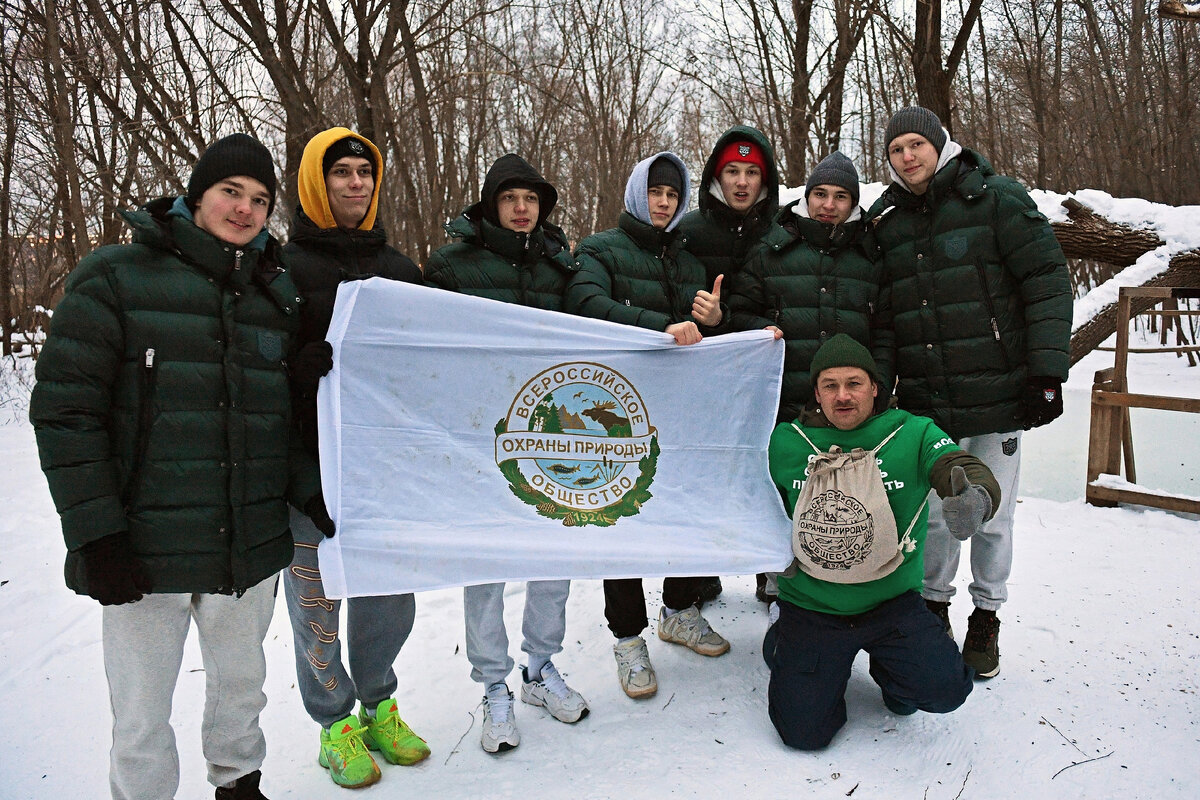 Молодежная команда хоккейного клуба «Ак Барс» развесила кормушки в  Русско-Немецкой Швейцарии | Всероссийское общество охраны природы | Дзен