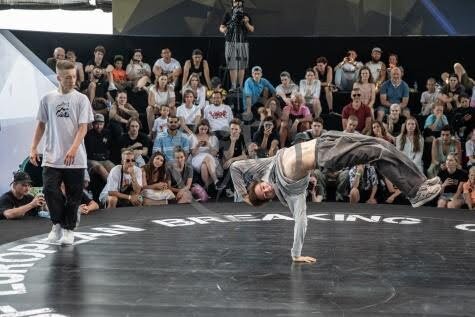 Баттл двух спортсменов / Фотография с официальной странички Всероссийской федерации брейкинга в ВК