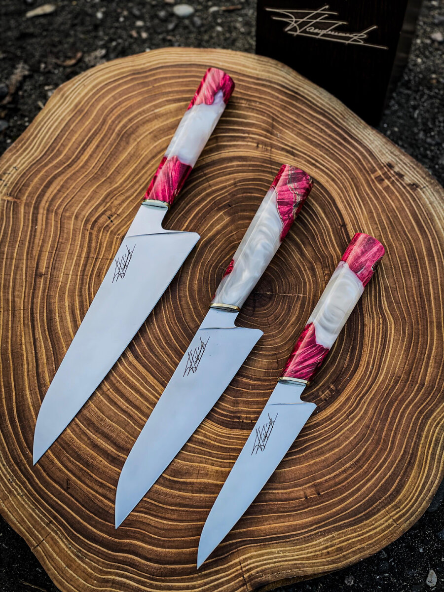 Кухонный набор трио 

Сталь : Bohler N690 
Рукоять - акрил с металической стружкой 
Гарда - Латунь 

Параметры :

Большой  
Клинок  200 мм 
Рукоять 130 мм 

Средний 
Клинок 170 мм 
Рукоять 130 мм 

Малый 
Клинок 130 мм 
Рукоять 130 мм 


Цена: 30000 ₽



В наличии в Berloga_shop444    Для заказа пишите в WhatSapp по номеру 89637962632 