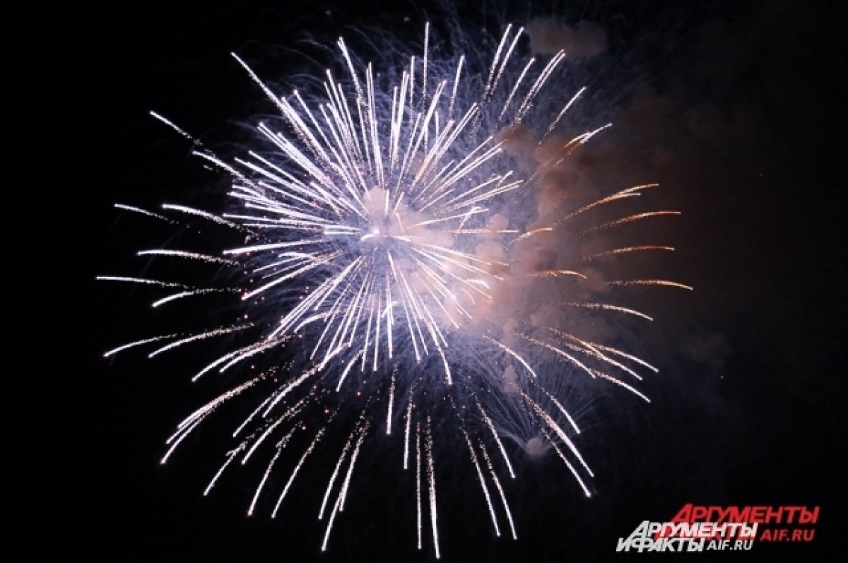    В прошлом году фейерверка также не было, как и фестиваля с вечерними программами.