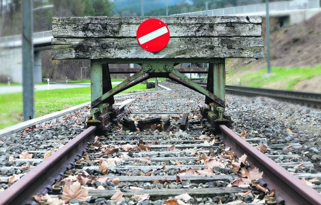 Рельсы тупик. Дети на жд путях. Препятствия на железных дорогах. Тупик с53. Демонтаж рельсов.