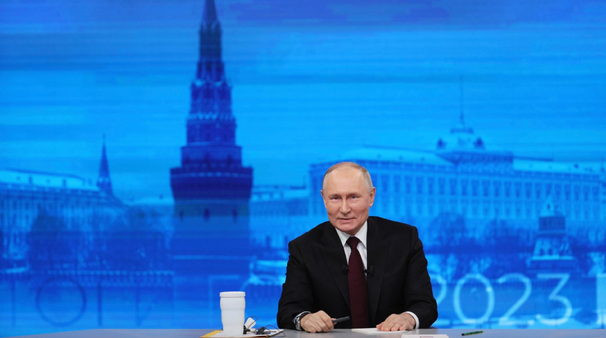 Группа «Путь домой» пыталась завалить ежегодный телефонный разговор президента Путина вопросами о том, когда их мужья смогут вернуться © GAVRIIL GRIGOROV, SPUTNIK, KREMLIN  VIA AP