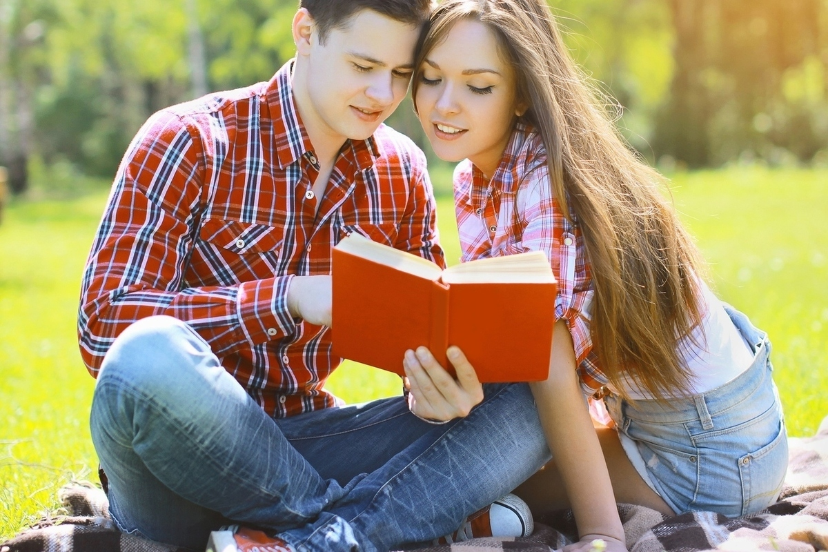 Книга юноша и девушка
