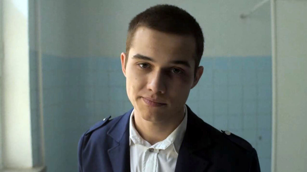 Рузиль Минекаев в роли Марата. Кадр из сериала. Фото автора