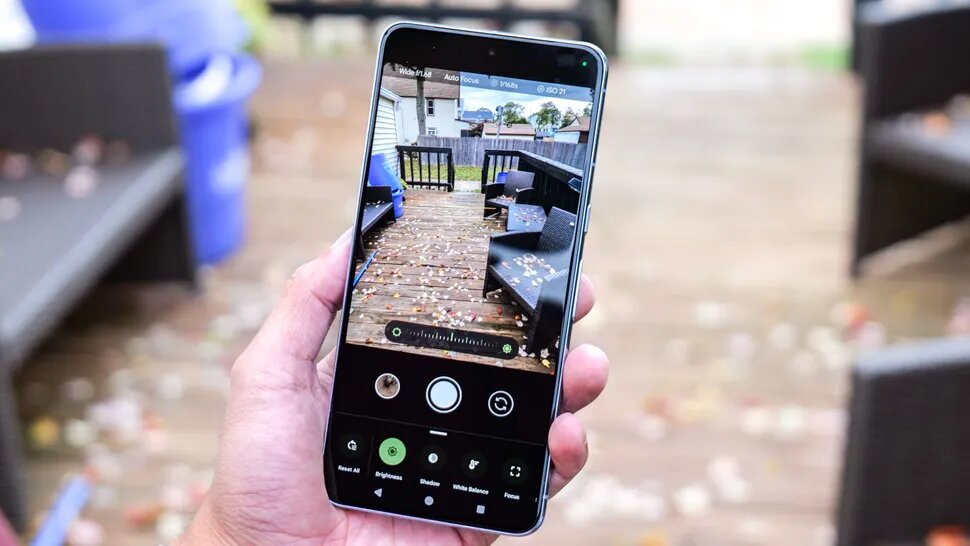 По качеству системы камер Google Pixel 7A не уступает другим среднебюджетным моделям