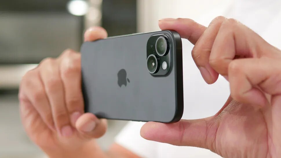 Самое приятное это то, что цена на iPhone 15 гораздо меньше, чем стоимость iPhone 15 Pro Max